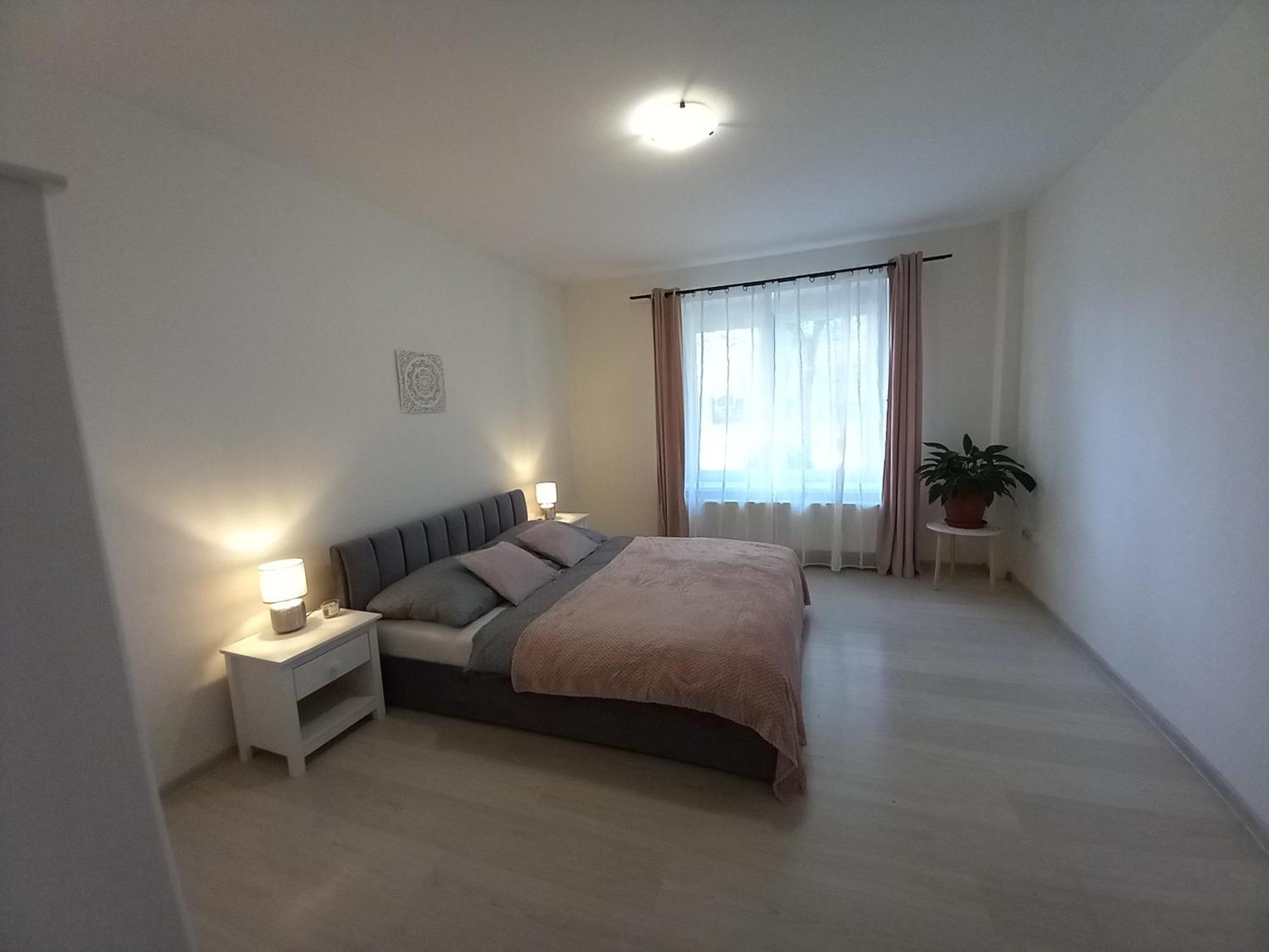 Spi V Kuklenach 1 Apartment ฮราเดตสคราโลเว ภายนอก รูปภาพ